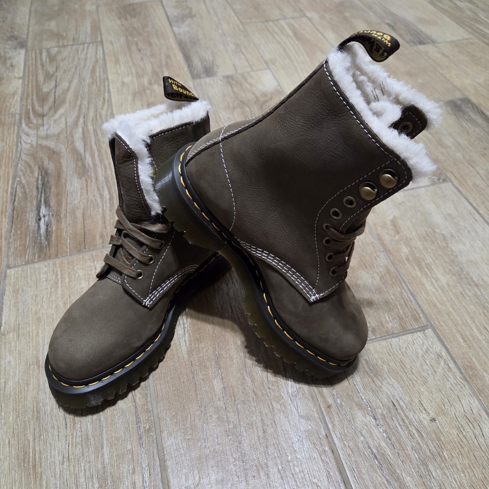 Dr. Martens Pascal Bex Fur Lined Boots  – Women’s Size 7, Water Resistant NWOT
